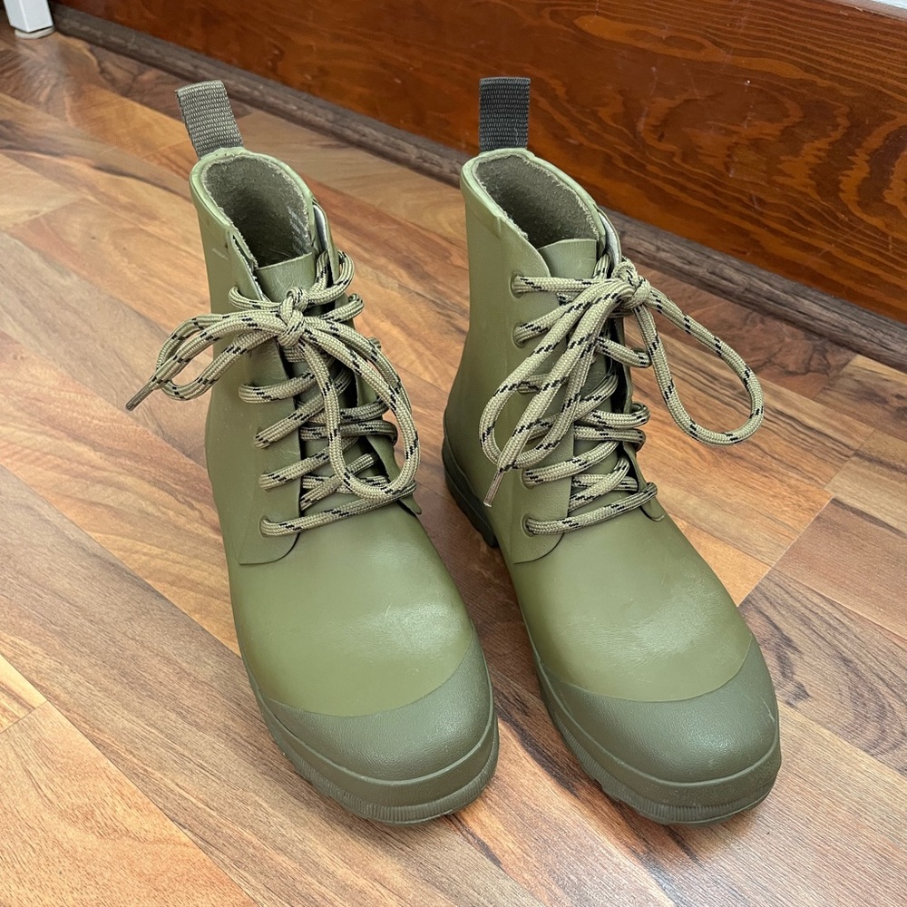 Madewell The Lace-Up Lugsole Rain Boot in Olive